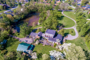 Cheerful Historical Mansion 8-bedroom Vacation Home in Derby City